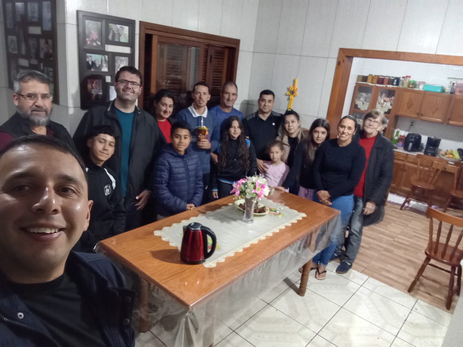 Equipe do SAV Paroquial reunida em uma casa da comunidade